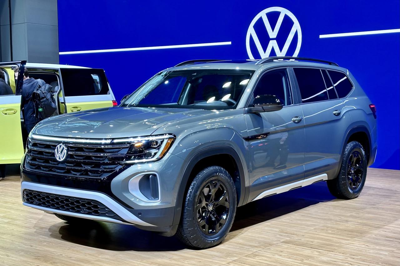 2024 vw atlas se with technology vs sel