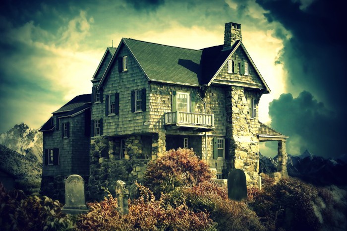 Haunted Houses: 7 Signs a House May Be Haunted | Strangling Bros. Utah